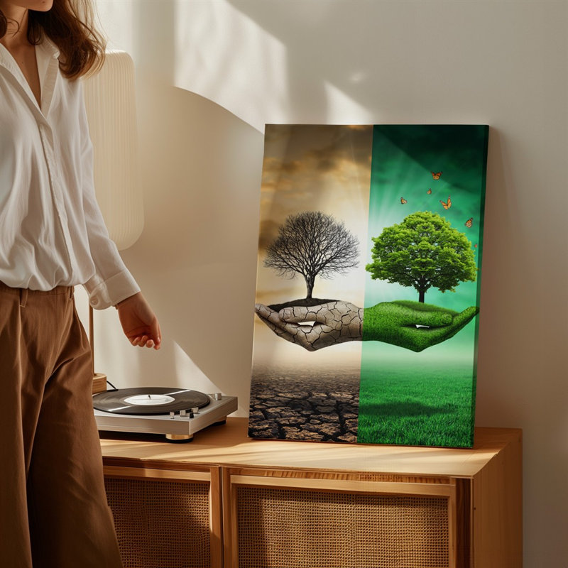 Toile, une image divisée avec deux mains, une sur le mur, art à gauche avec une texture de terre sèche craquelée, supportant une aride pour toile