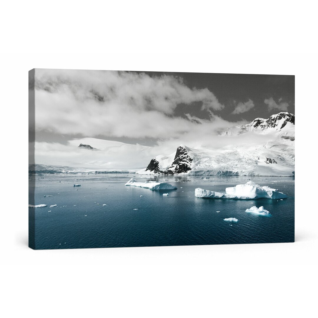 Schöne Winterlandschaft in der Antarktis Fotodruck auf Leinwand