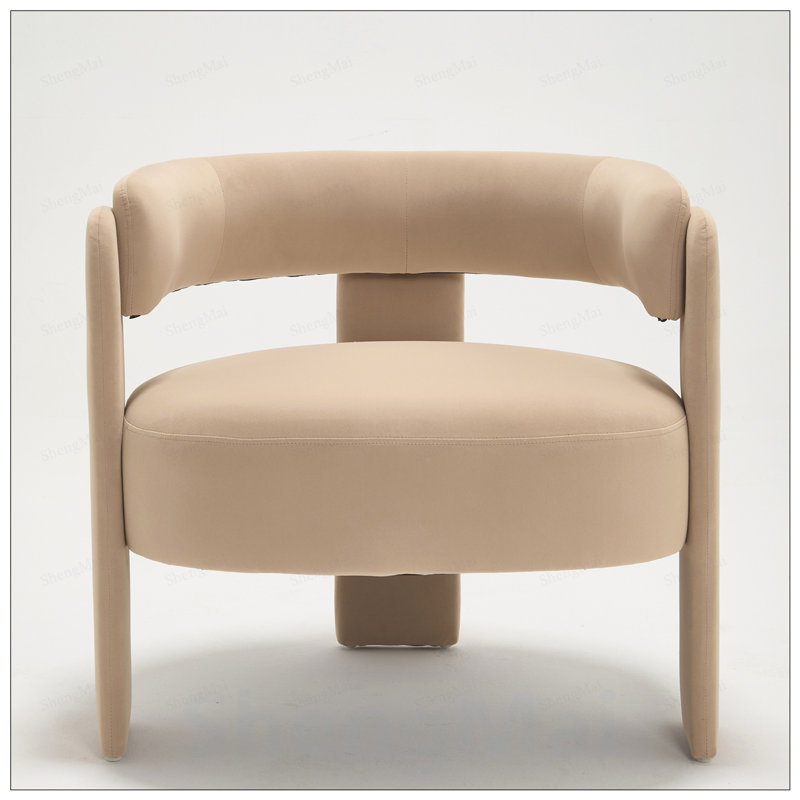 Chaise d'appoint Mid-Century moderne avec revêtement en velours et pieds en bois robustes pour une assise confortable dans le salon ou le bureau