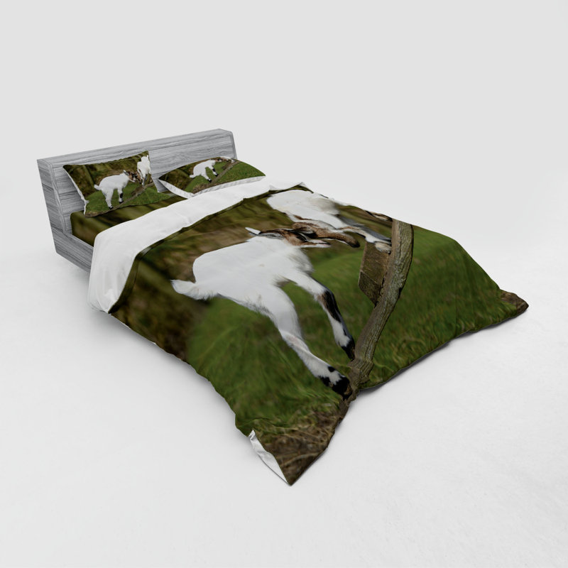 Farmhouse / Country Duvet Cover, Queen Duvet Cover + 3 Additional Pieces
