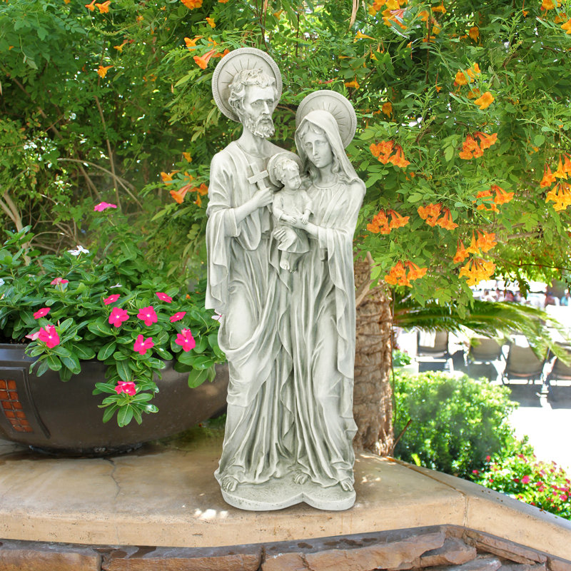 Statue de la Sainte Famille, H 21,5 po x l 8 po x P 6 po