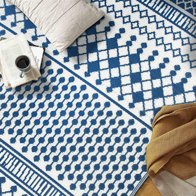 Ramveer Geometric Ivory/Blue Reversible Indoor/Outdoor Area Rug, Rectangle 3' x 5'
