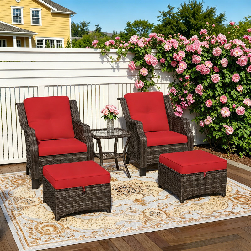 Ensemble de conversation de patio en osier 5 pièces avec 2 chaises, 2 repose-pieds, table d'appoint et coussin rouge, Rouge