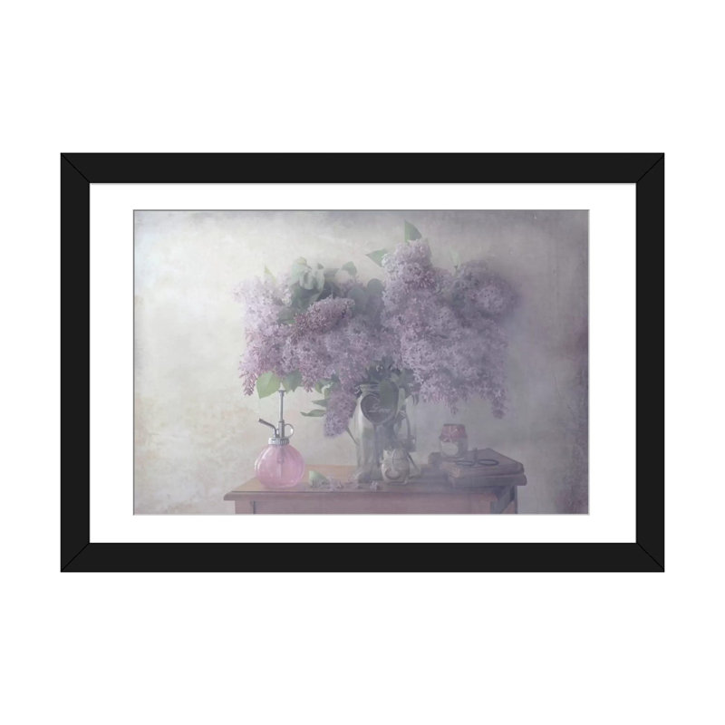«Sweet Lilacs», impression sur toile, H 24 po x l 32 po x P 1 po, Papier beaux-arts encadré noir, Blanc