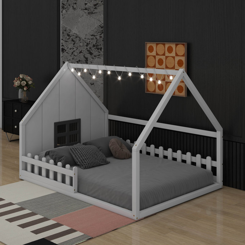 Lit double en bois avec fenêtre et clôture, Blanc