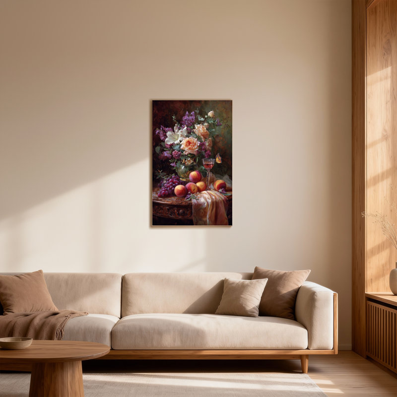 Arrangement floral de plantes et de fleurs avec un verre de fruits et de vin, H 12 po x l 18 po