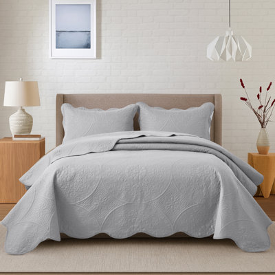 Floral Embossed Quilted Bedspread Set, Oversized and Lightweight Bedding Set with Pillow Shams