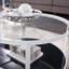 Table basse ronde à plateau en verre avec structure en métal deux tons, tablette inférieure peu encombrante pour le salon