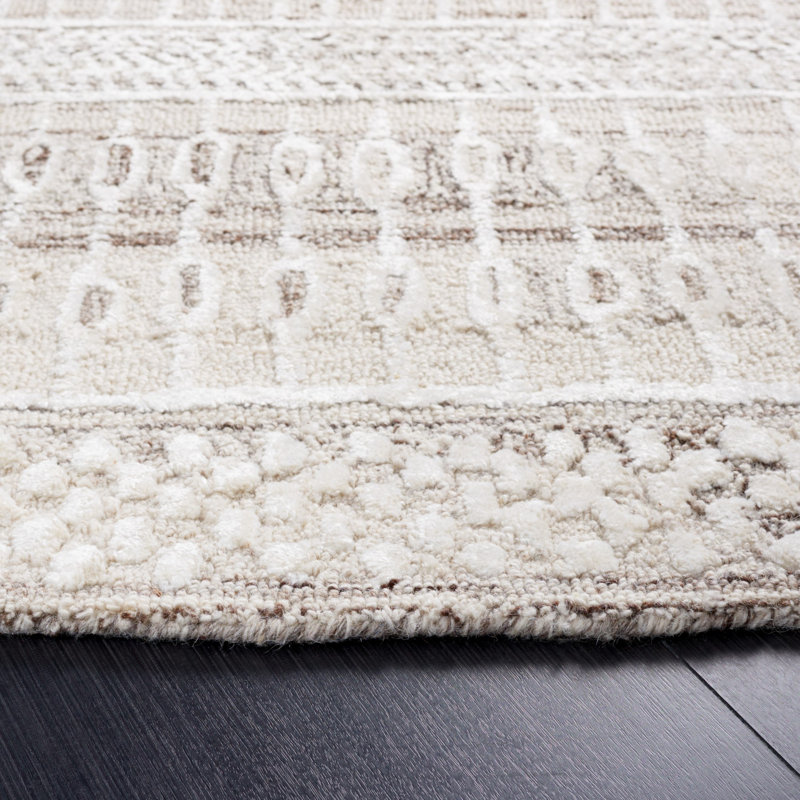 Tajolosa Hand Tufted Viscose/Wool Southwestern Rug in Natural/Ivory, Rectangle 4' x 6'