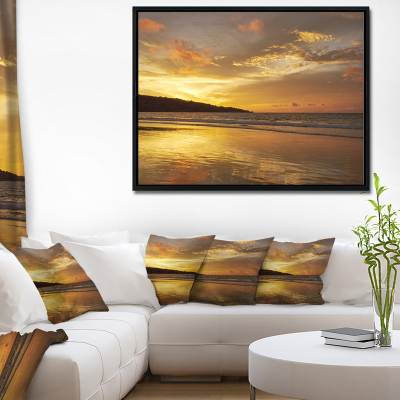 «Amazing Beach with Beautiful Breaking Waves», photographie, H 30 po x l 40 po x P 1,5 po, Toile avec cadre flottant