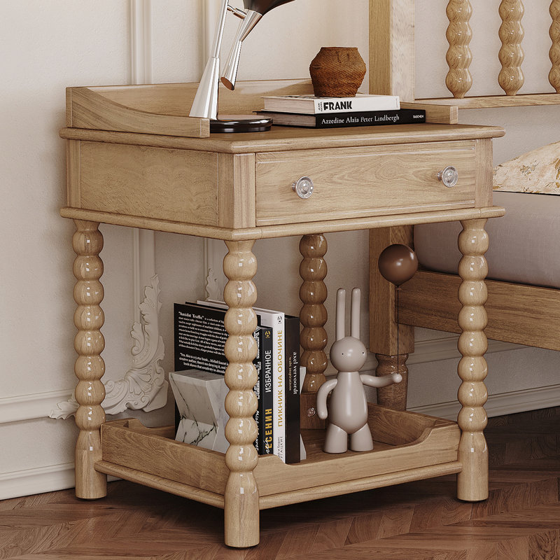 Table de chevet de style rétro avec tiroir et tablette ouverte, table de chevet avec pieds tournés et poignée en métal pour un décor de chambre intemporel