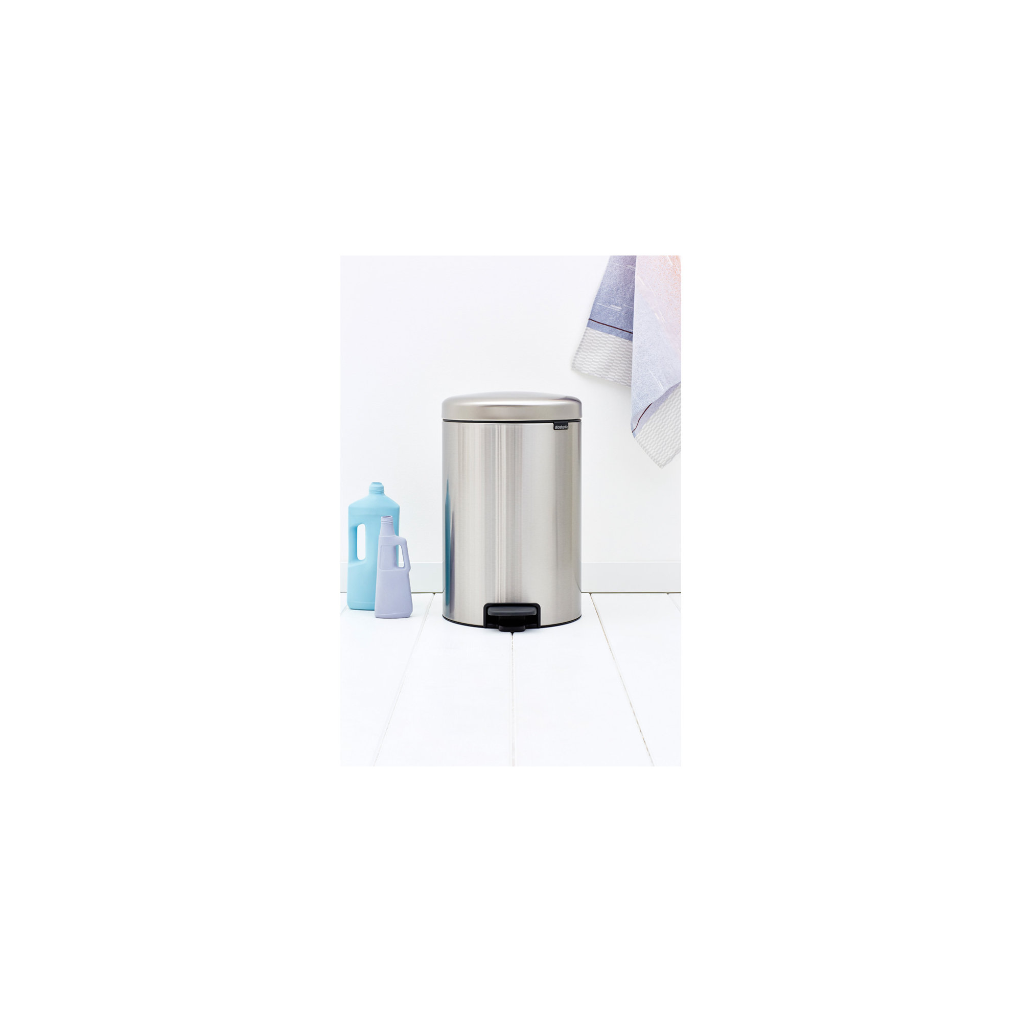 Brabantia Newicon Step On Trash Can, 5.3 Gallon (20 Liter), Matte Steel Fingerprint Proof
