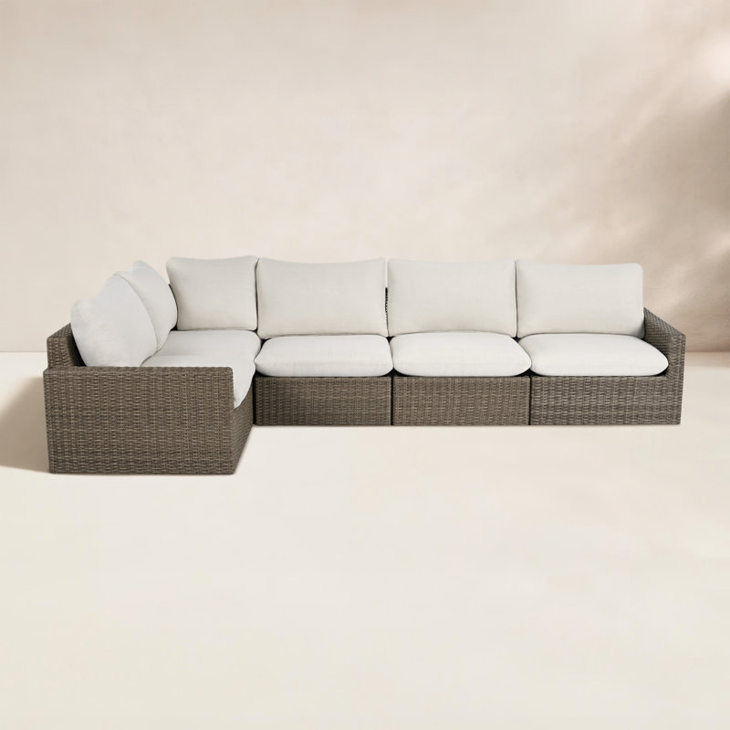 Dumont 7-Piece Wicker Patio Conversation Set With Beige Cushions, 5 pièces: 2 fauteuils, 2 canapés sans accoudoirs