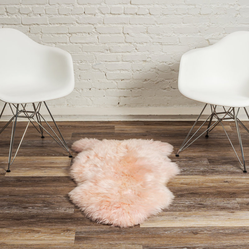 Tapis rose en peau de mouton Juri, 2 pi x 3 pi