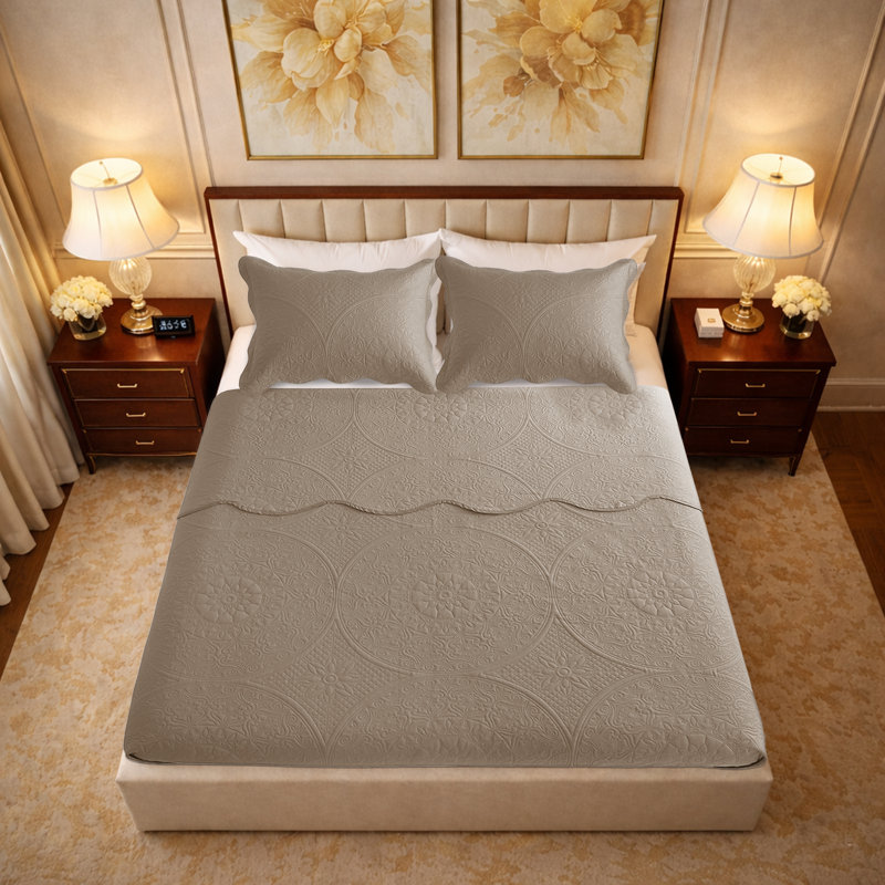 Ensemble de courtepointe à motif floral en microfibre pré-lavée, Beige, Grand couvre-lit + 2 taies d'oreiller standard