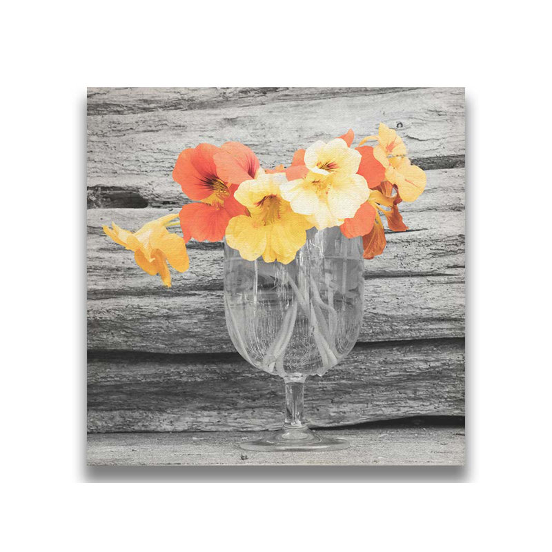 Nasturtiums Still Life par Hal Halli. Impression sur papier - Montée et encadrée, H 34 po x l 34 po