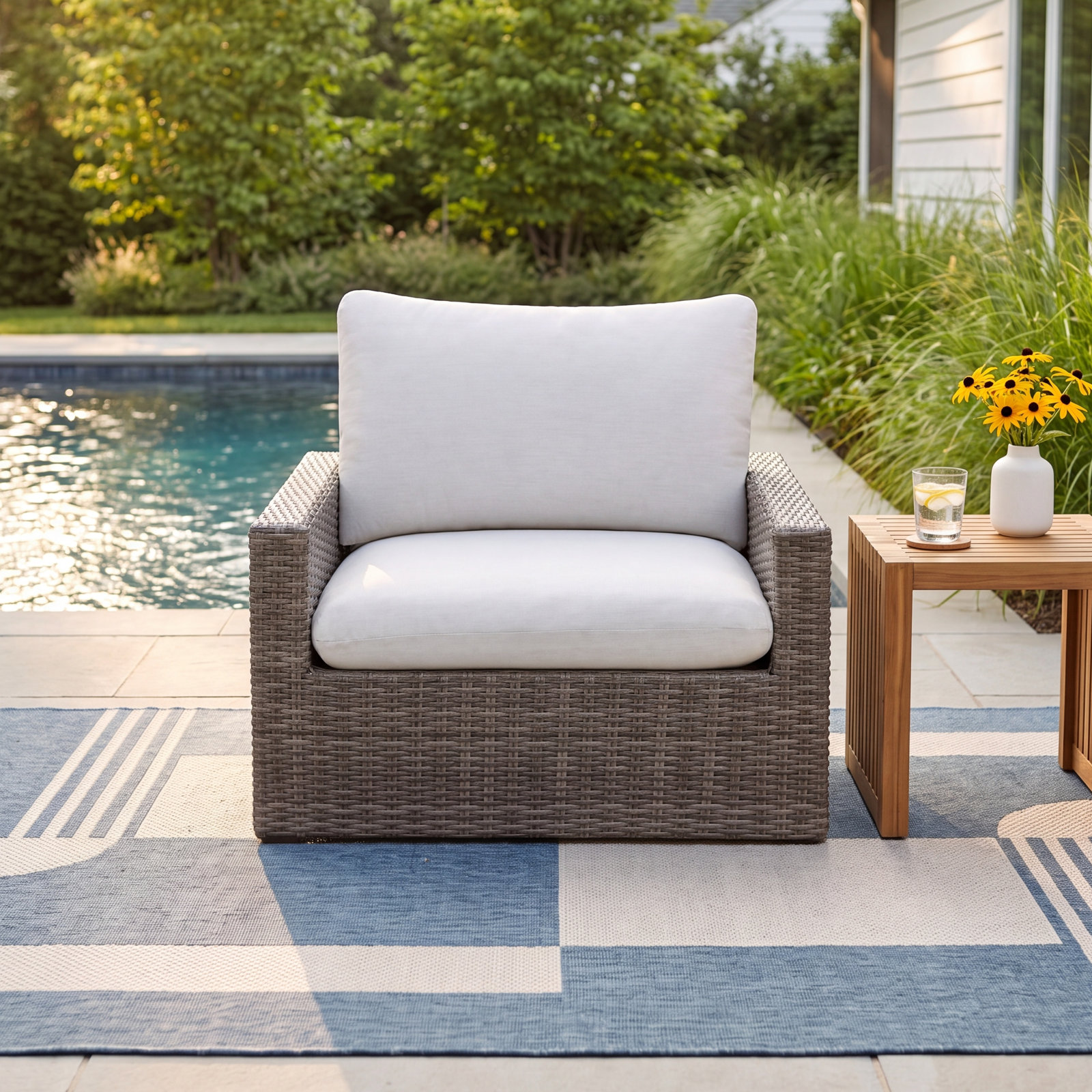 Pippa Patio Lounge Chair