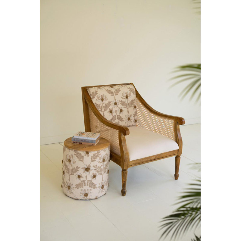 Fauteuil en bois de manguier et canne avec dossier brodé
