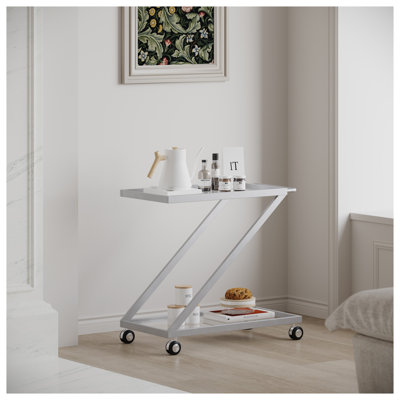 Chariot-bar moderne à cadre en Z avec tablettes en verre trempé et base en fer argenté