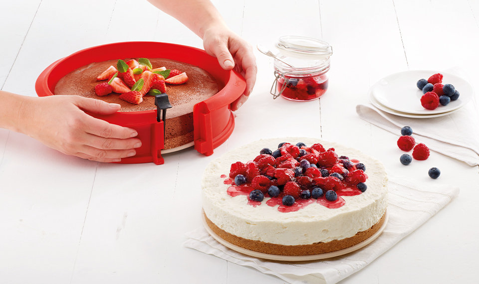 Delicious desserts, with Lékué non-stick bakeware.