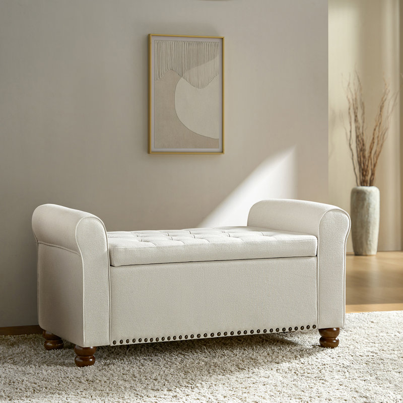 Banc de rangement rabattable avec clous et pieds en bois massif Alisdair, Crème