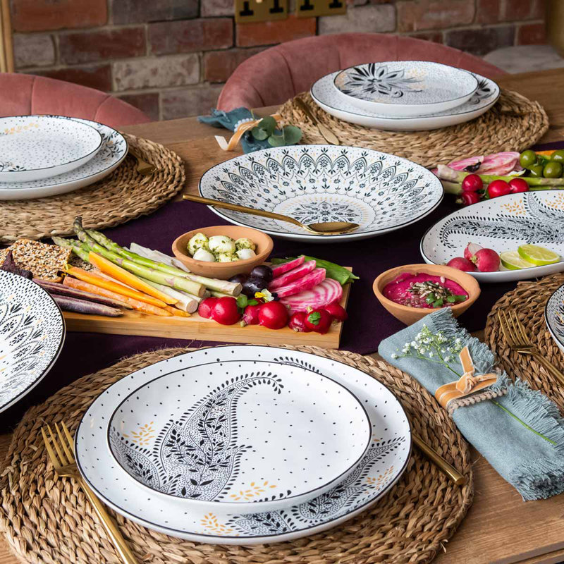 Sara Miller, Artisanne Noir - Salad Plates