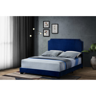 Grand lit tapissier en velours bleu avec 4 lattes, garniture cloutée, support de pieds en bois, sommier tapissier nécessaire, bois de peuplier et assemblage, espacement de 6 po au sol, capacité de poids de 660 lb, 84 po