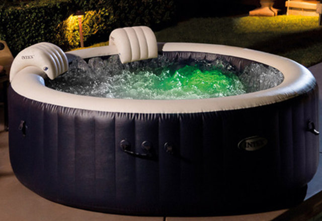 Large-Capacity Hot Tubs