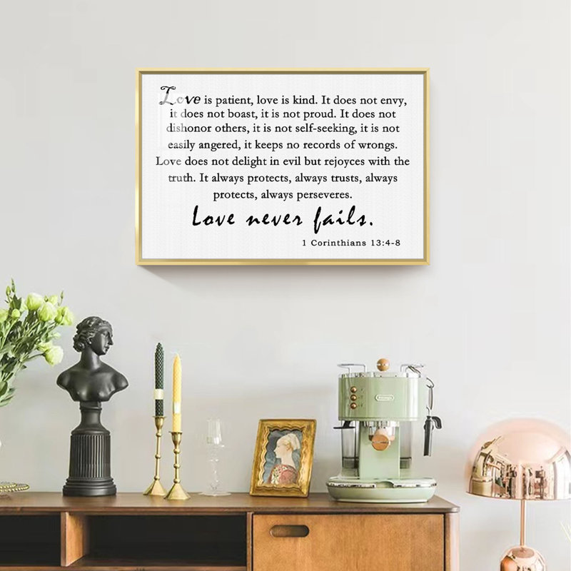 «Love is patient», art textuel sur toile, H 12 po x l 16 po x P 1,3 po, Encadrement doré