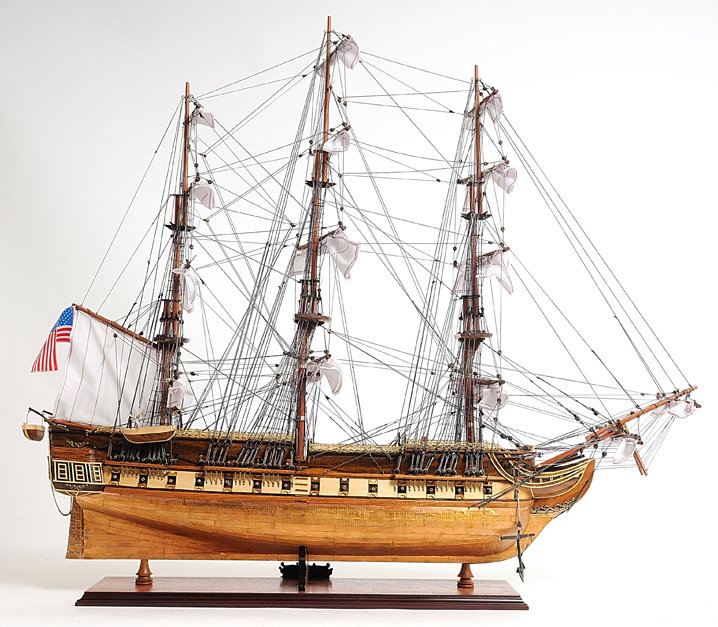 Bateau miniature Constitution