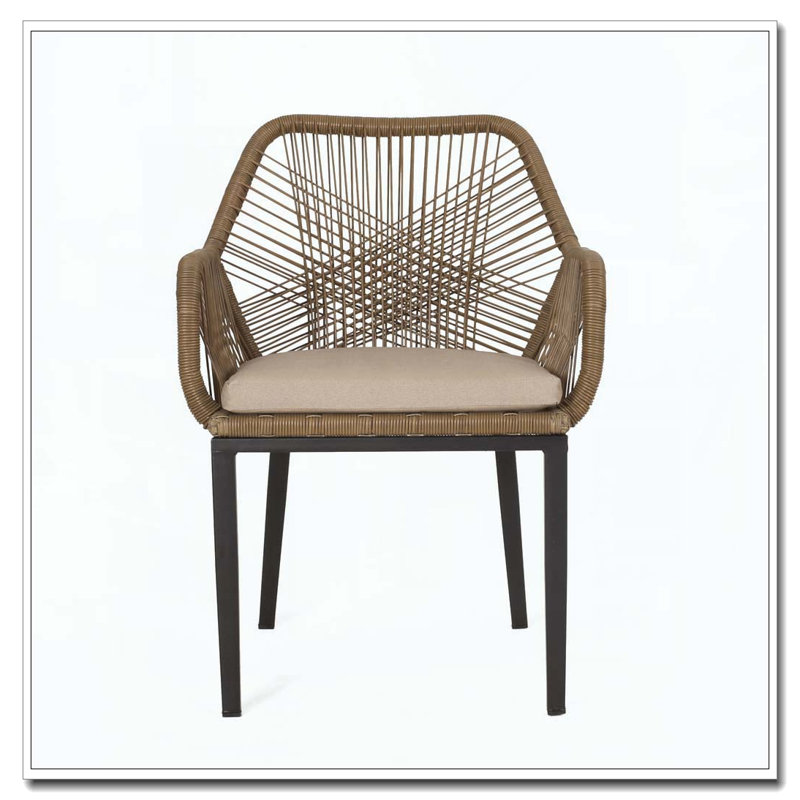 Chaise Russell, conception charmante qui transforme l'espace