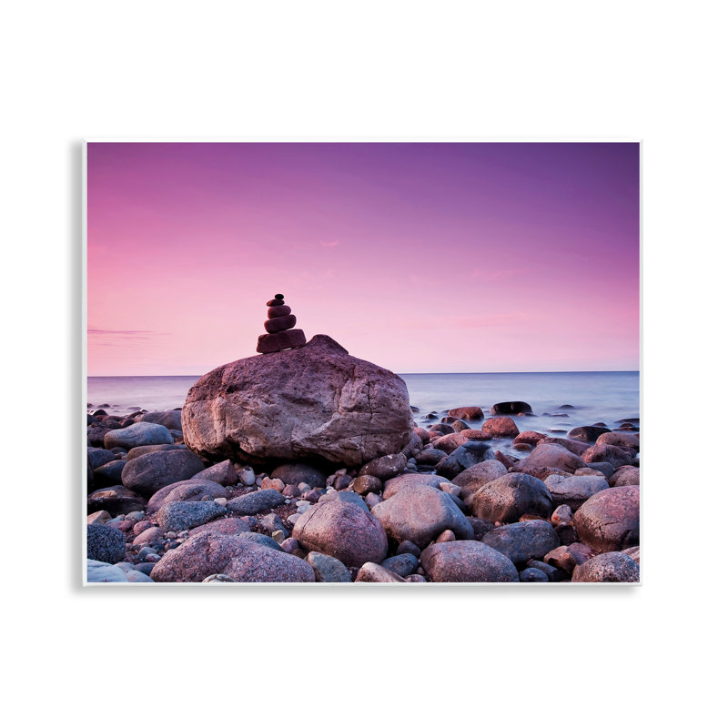 "Stacked Rocks on Shore", art mural par Incado