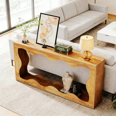 Console étroite avec un design ondulé pour les entrées et les salons
