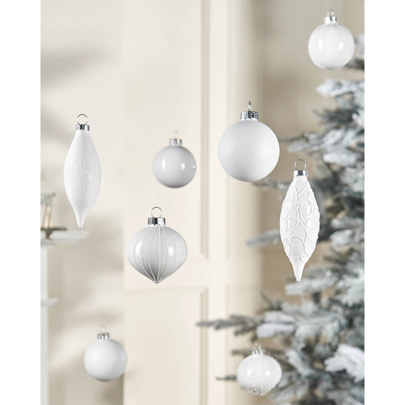 11.61cm Solid Colour Plastic / Acrylic Bauble, White