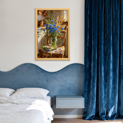 Plantes et fleurs Fleurs bleues dans un pot sur une chaise en bois
