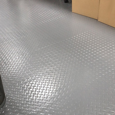 Garage Floor Mat 4.9X13ft Vinyl Garage Flooring Roll Anti-Slide Diamond Texture Silver Garage Mats For Under Car 63.7Sqft Covering Space DIY PVC Garage Floor Mat For Gyms Boats Car Trailer