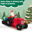 Père Noël conduisant un tracteur gonflable