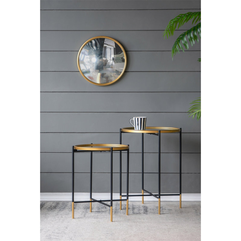 Ensemble de 2 tables d'appoint en fer doré et noir avec plateau en verre