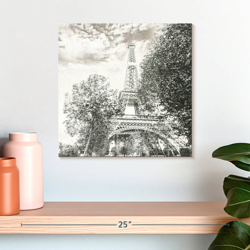 Lilie Eiffel, 16" H x 16" W