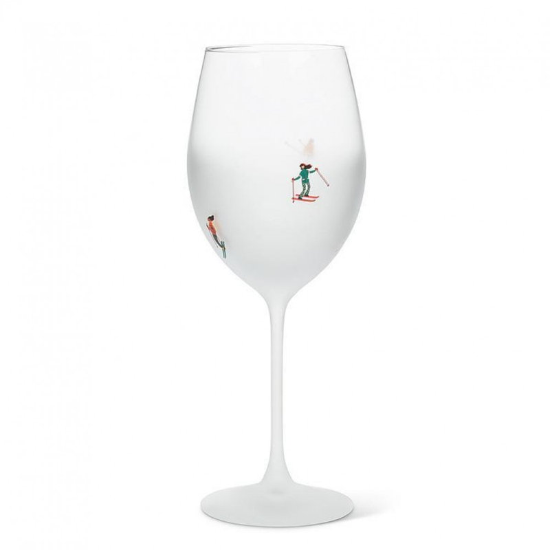 Verre à vin givré avec skieurs