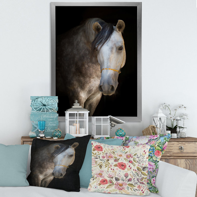 Portrait d'un cheval blanc - Photographie sur toile, Encadrement argenté, H 32 po x l 24 po x P 1 po