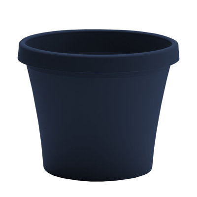 Terra Traditional Plastic Indoor/Outdoor Pot Planter