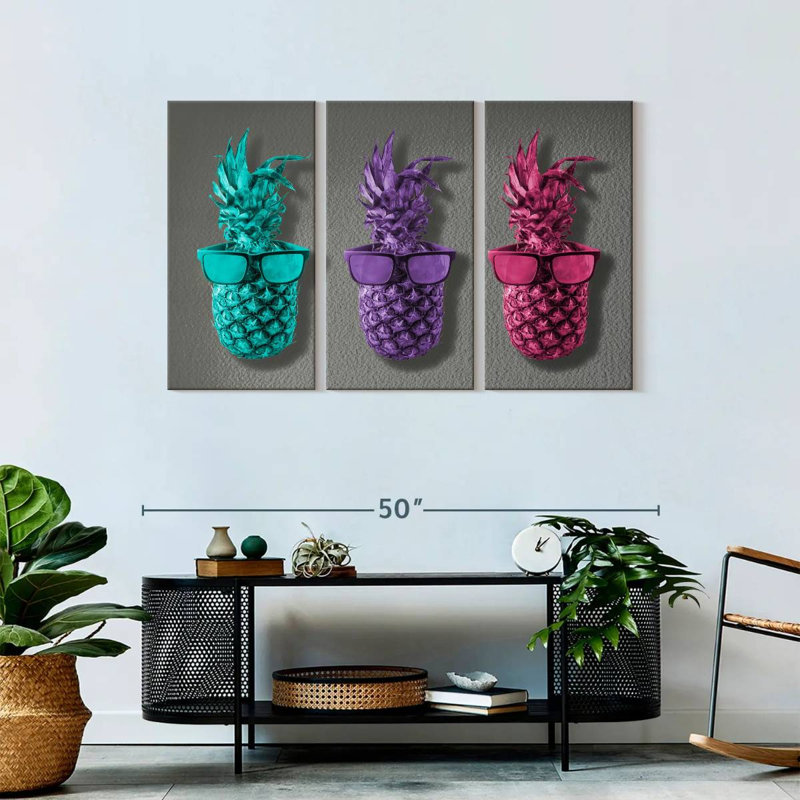 «Three Trendy Pineapples», reproduction sur toile, H 45 po x l 28 po x P 1,25 po