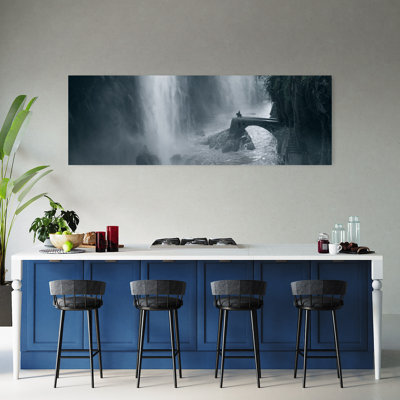 «Dramatic Waterfall Bridge Journey», art dramatique abstrait contemporain, paysage montagnard