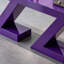 Table mauve en forme de Z-121597219