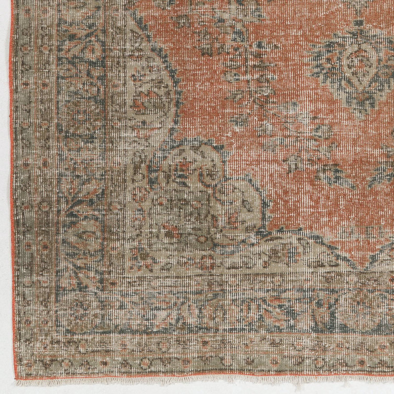 Tapis turc rétro unique fabriqué à la main de couleur terre cuite One-of-a-Kind