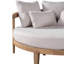 Lit de jour rond d'extérieur moderne Elara en bois d'acacia de 136 cm de large avec dossier incurvé, coussin épais et coussins décoratifs