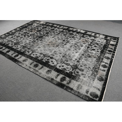 Grand tapis turc rétro surteint en noir pour une décoration intérieure de style antique