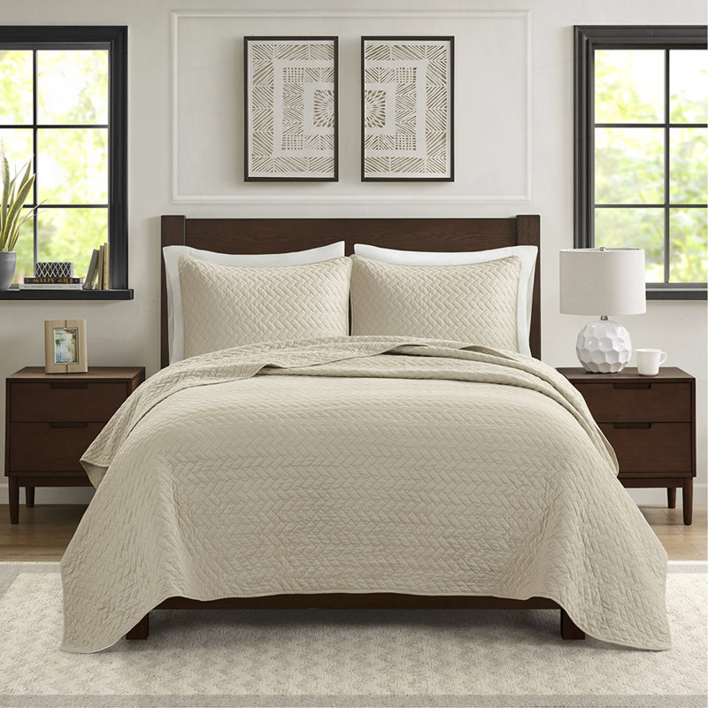 Queen 3 Piece Luxurious Oversized Quilt Set, Linen, Queen Quilt + 2 Pillow Shams