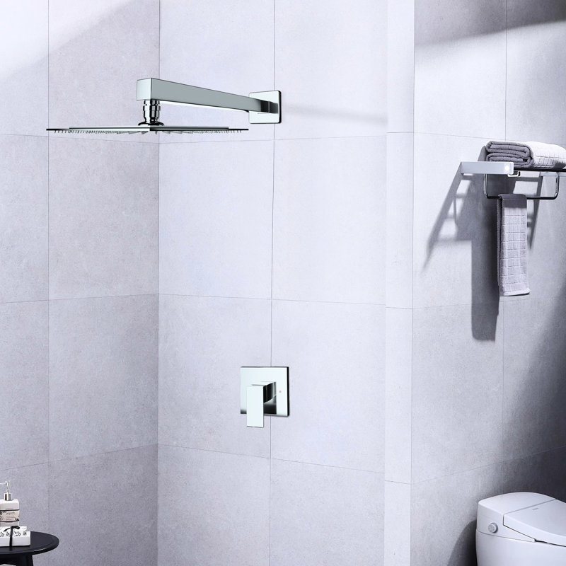 Robinet de douche mural avec style - Fabrication d'objets en laiton